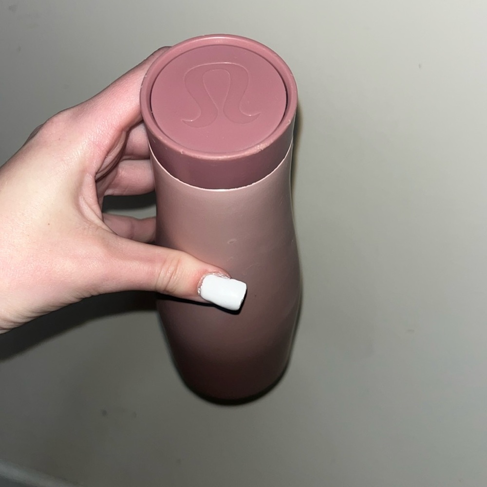 Lululemon water bottle